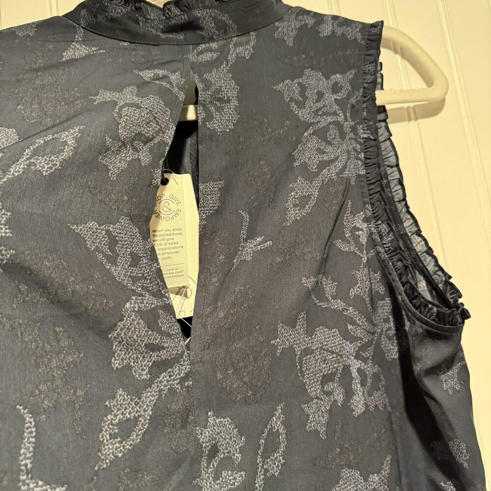 Nordstrom Treasure Bond Blue Floral Sleeveless Top Ruffled NEW Size Large - Picture 7 of 7